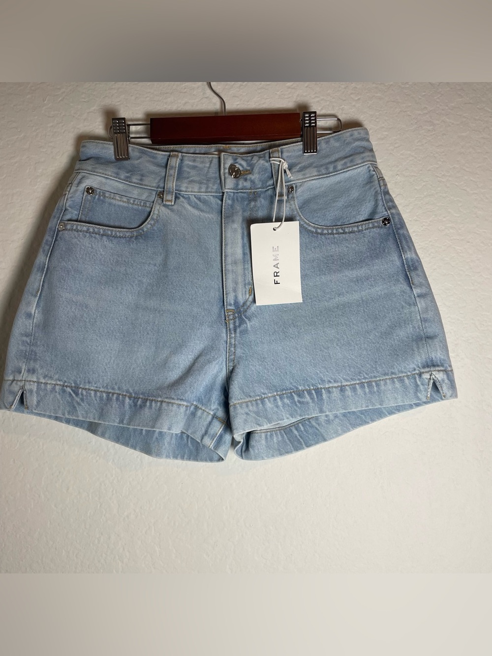 FRAME The Charm Short Denim
Bermuda Shorts 25 Blue High Rise 3.5"
Inseam